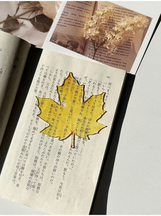 Markii - Cute Original Maple Leaf Acrylic Bookmark