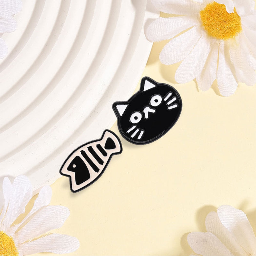 Pinori - Simple Cat and Fishbone Animal Brooch