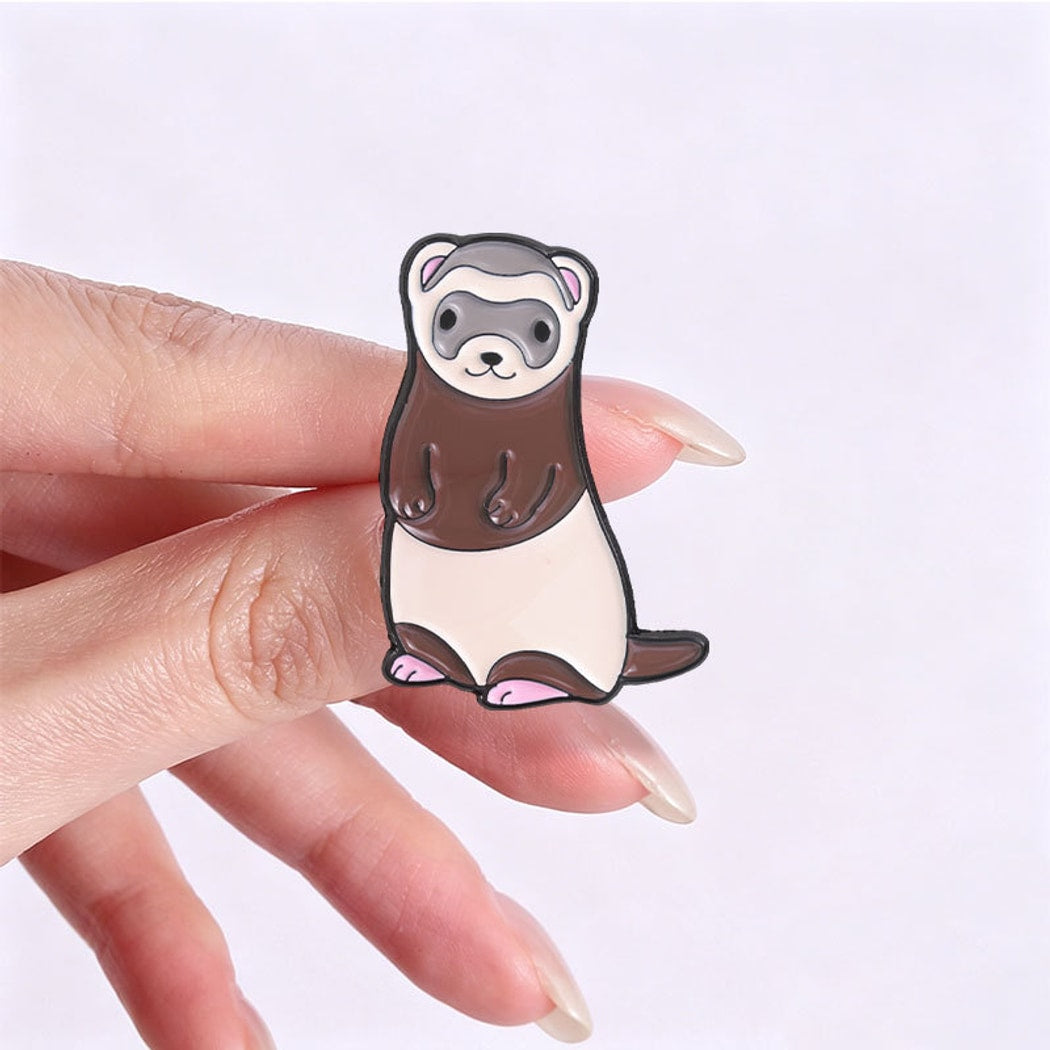 Pinori - Simple Ferret Figure Decorative Pin
