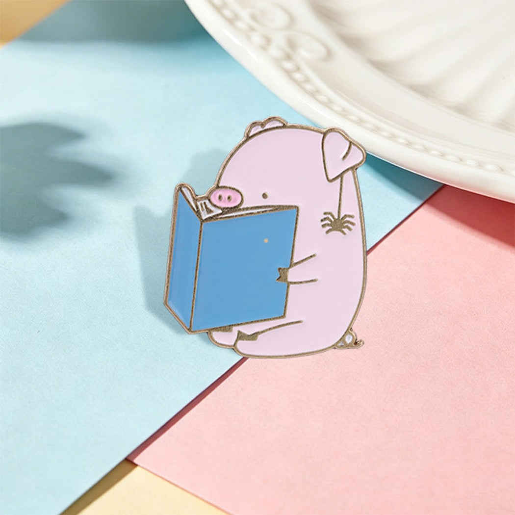 Pinori - Cute Reading Pig Cartoon Animal Brooch