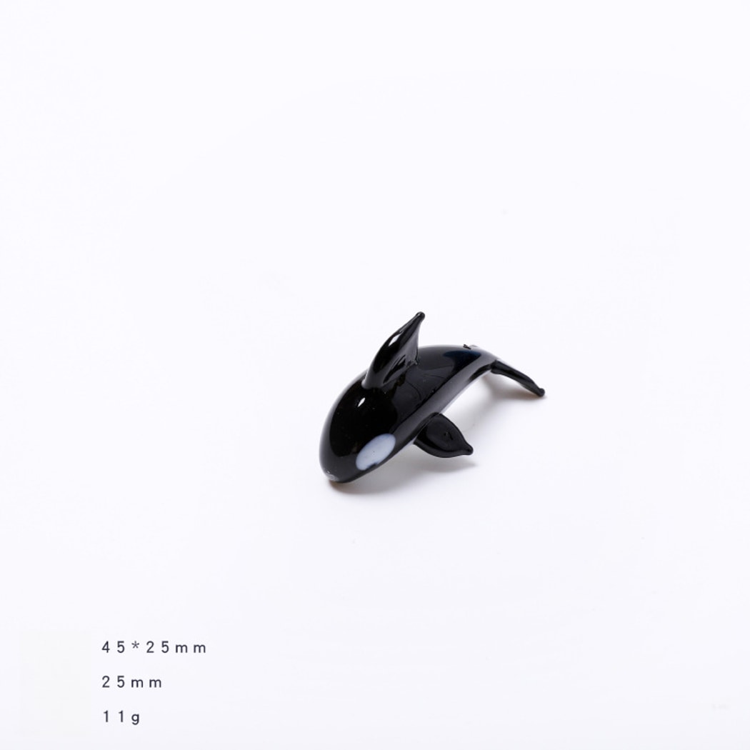 Glasira - Minimal Whale Display Ornament