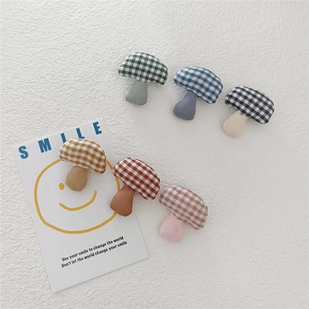 Pinori - Checked Pattern Mushroom Shape Pin