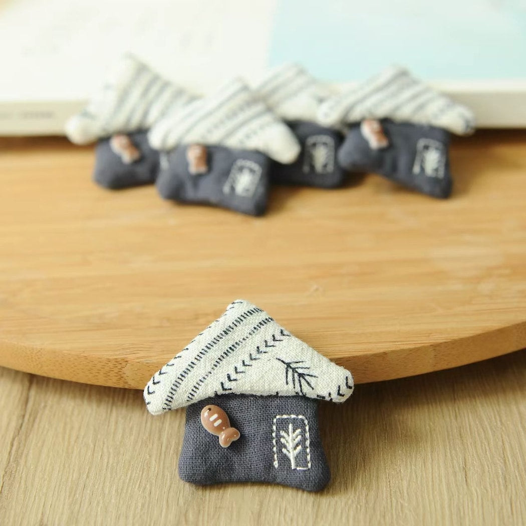Pinori - Gray Minimal Style House Shape Pin