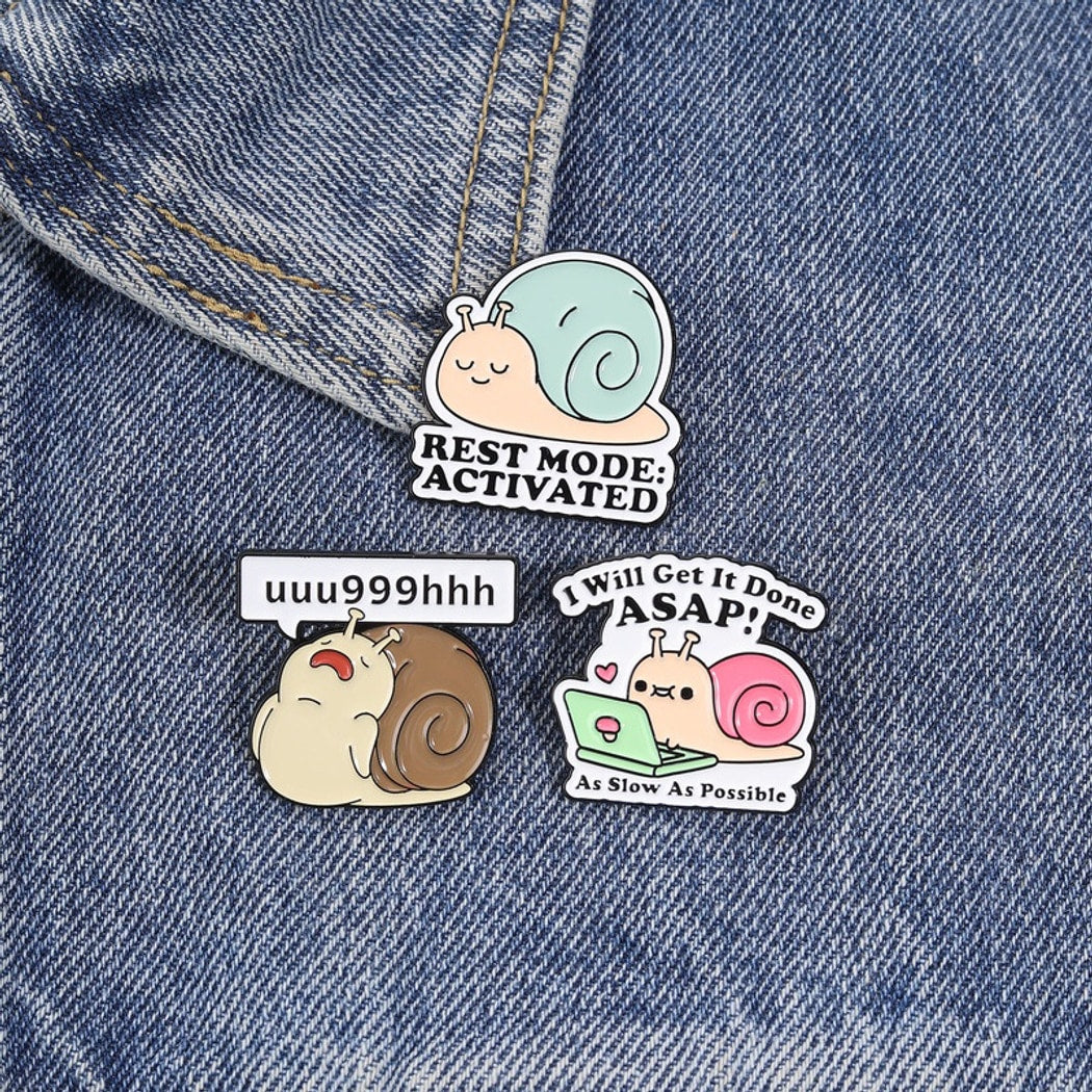Pinori - Playful Snail Quote Cartoon Decorative Brooch