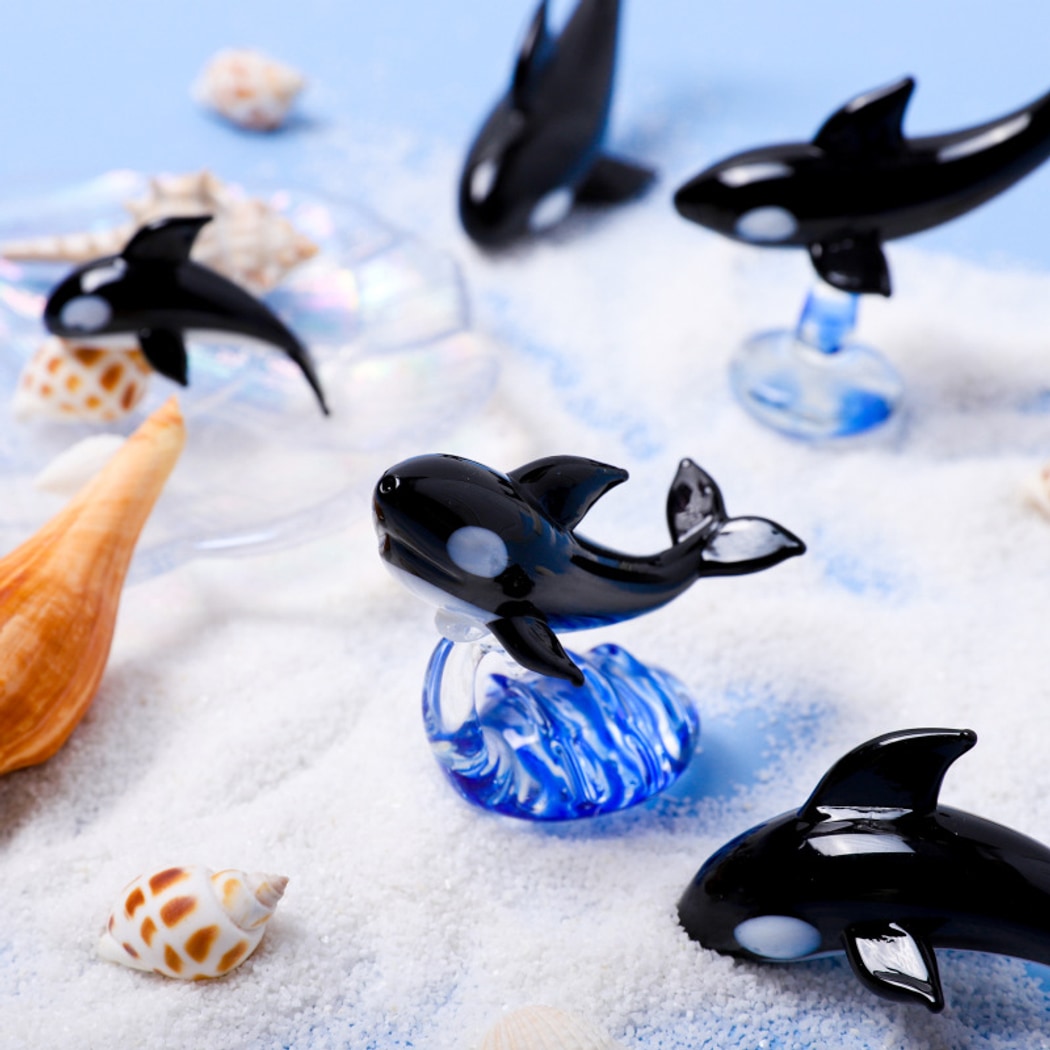 Glasira - Minimal Whale Display Ornament
