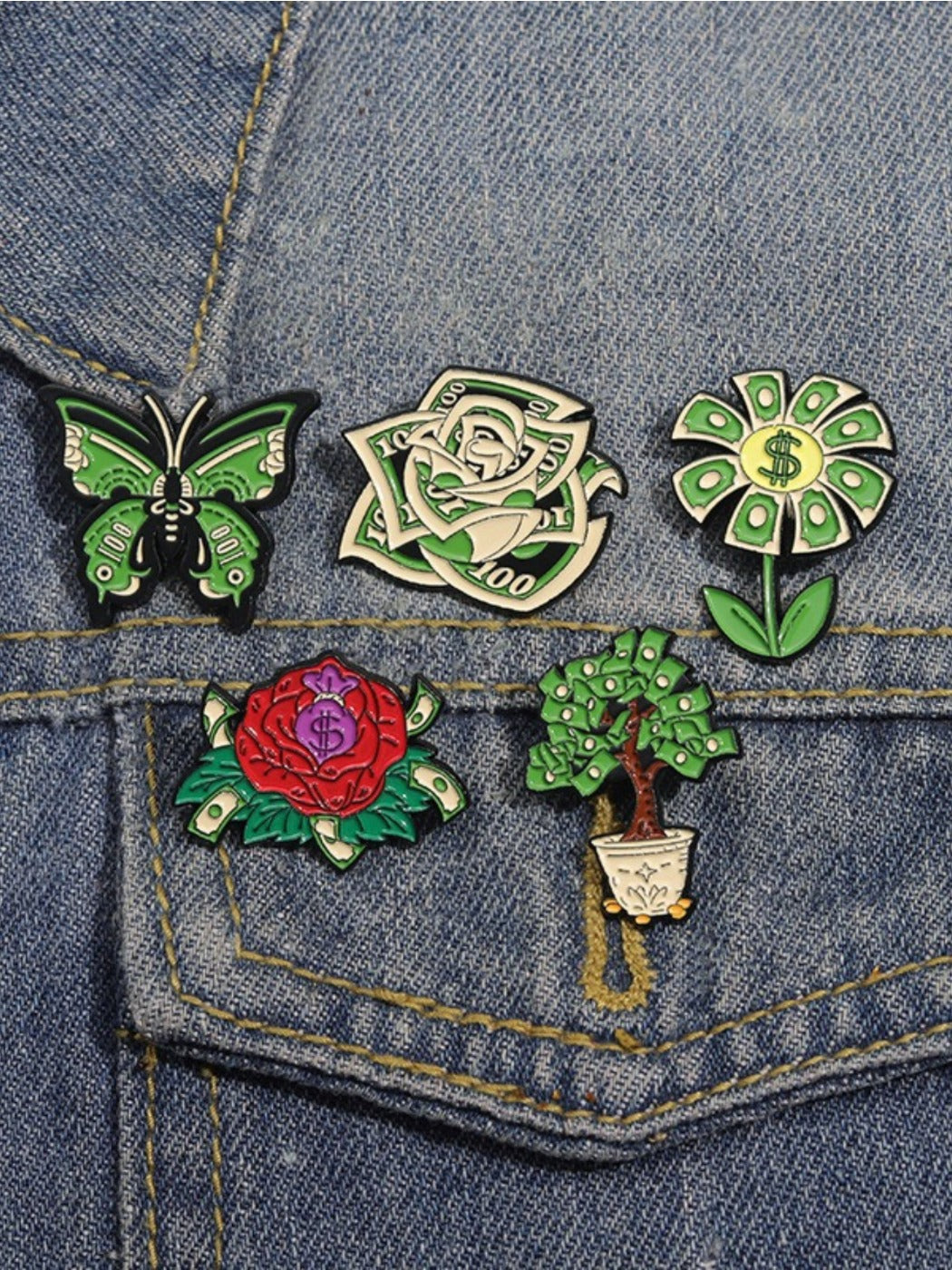 Side view of Pinori four leaf clover brooch highlighting thickness and pin clasp