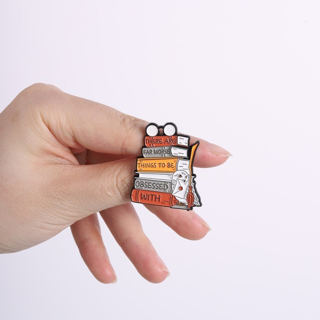 Pinori - Owl and Books Graphic Fashion Pin