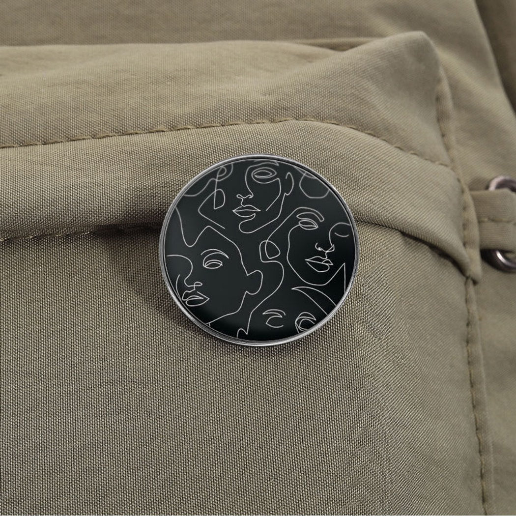 Pinori - Abstract Face Line Art Round Pin Badge